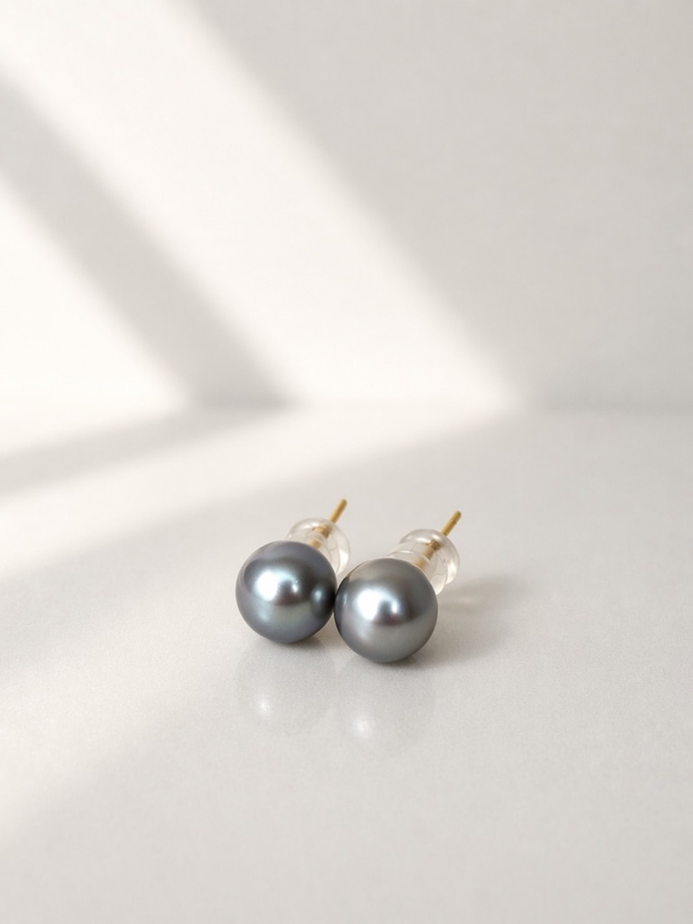 Classic Grey Pearl Stud Earrings - Real Pearl 14k plated gold